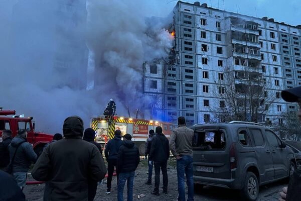 Ракетний удар по Умані: зруйнована багатоповерхівка, є загиблі (ФОТО, ВІДЕО)