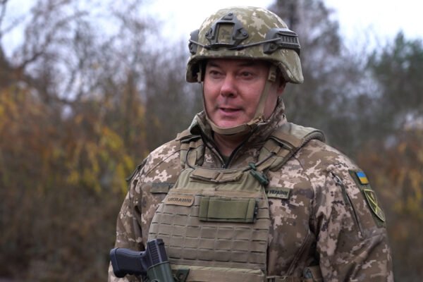 Наєв перевірив оборонні позиції та укріплення поблизу російського кордону у Сумській області