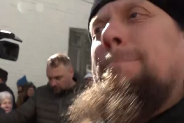 Напад священика УПЦ МП на журналістку на території Лаври: Справу передали до суду