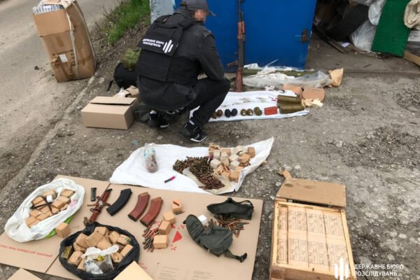 У Запоріжжі правоохоронця викрили на незаконному обігу зброї та боєприпасів (ФОТО, ВІДЕО)