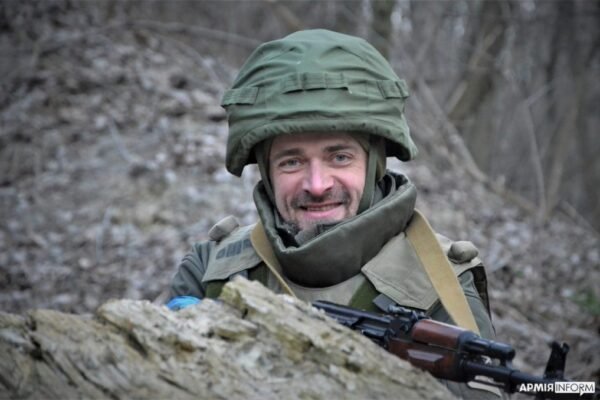 Грав за “Сокіл” та “Дніпровських вовків”: Під Бахмутом загинув відомий український хокеїст (ФОТО)