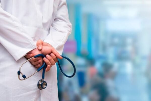 Окупанти через значні втрати звозять на Луганщину все більше лікарів із РФ, – ЦНС