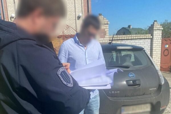 На Миколаївщині прокурор крав речові докази з сейфу: Замінював справжні долари на сувенірні