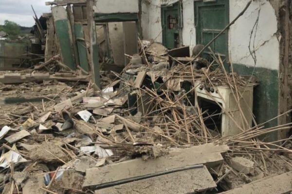 Росіяни обстріляли село на Харківщині: є поранений (ФОТО)