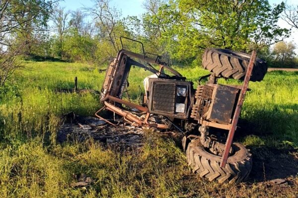 На Херсонщині трактор підірвався на міні (ФОТО)