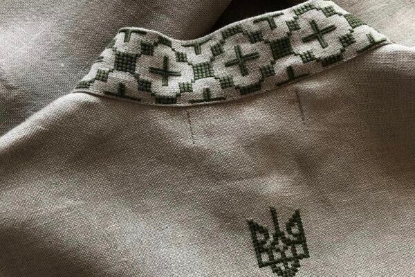 Залужному подарували першу вишиванку з колекції “Бандера Military Style” (ФОТО)