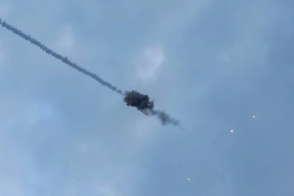 Над Києвом збили близько 15 ракет: уламки впали у двох районах (ФОТО)