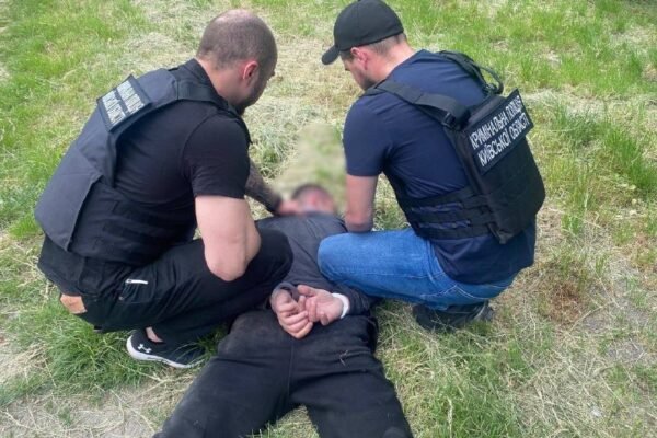На Київщині по гарячих слідах затримали нелюда, що зґвалтував 4-річну дитину
