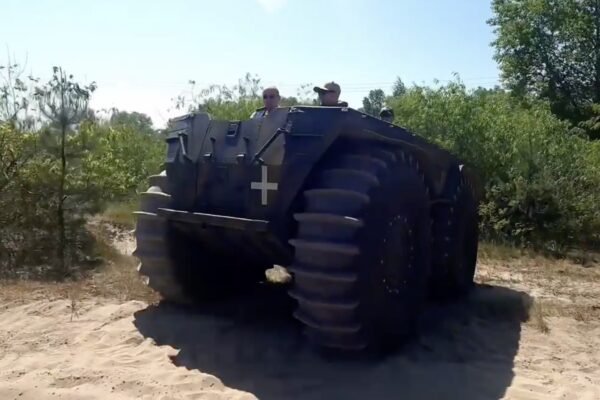 Резніков протестував український всюдихід “Богун” (ВІДЕО)