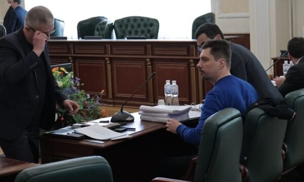Шукають мільйон доларів: Правоохоронці під час обшуків знайшли не всі гроші хабаря Князєву