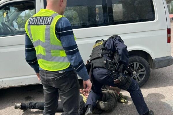 У Житомирі працівник військкомату разом із подільником торгував боєприпасами