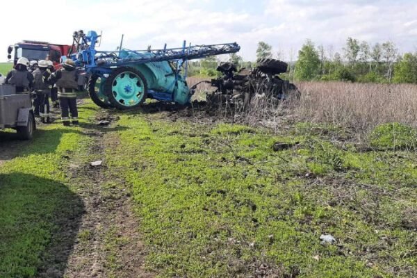На Харківщині трактор підірвався на польовій дорозі