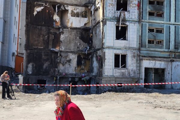 Посол Франції відвідав Умань, де внаслідок удару російської ракети загинули 23 людини (ФОТО, ВІДЕО)