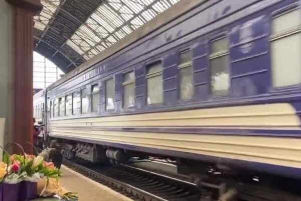 Поїзд з Херсона, який потрапив під обстріл, прибув до Львова лише з 14-хвилинни запізненням (ВІДЕО)