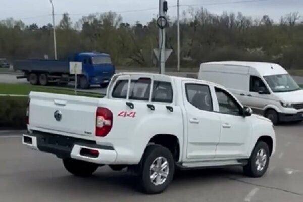 Вінницькі військові отримали нові пікапи для бойових завдань (ВІДЕО)