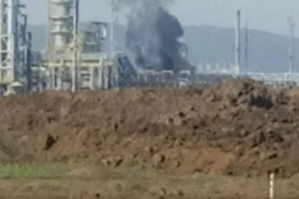 “Двічі в один НПЗ”: На Росії знову запалала нафтобаза в Ільську після атаки дронів (ВІДЕО)