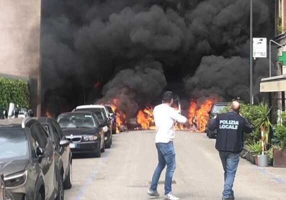 У центрі Мілану пролунав потужний вибух (ВІДЕО)