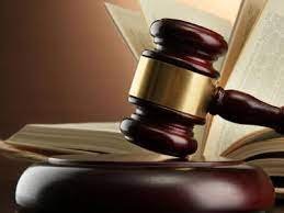 Киянин після розлучення відсудив у ексдружини половину вартості її збільшених грудей