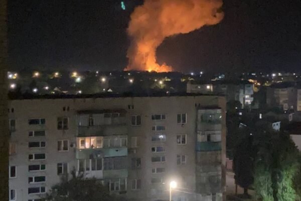 В самому центрі окупованого Бердянська вночі пролунали потужні вибухи (ФОТО, ВІДЕО)