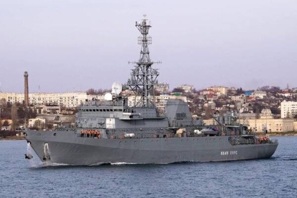 Російський розвідувальний корабель атакували морські дрони