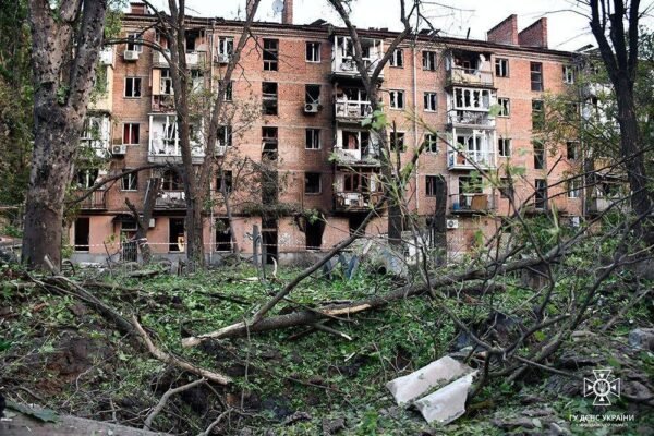 По Миколаєву вночі було завдано ракетного удару. Є постраждалі