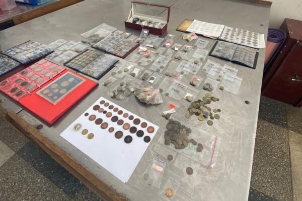 Прикордонники не дали жительці Запоріжжя вивезти до Польщі колекцію монет та банкнот (ФОТО)