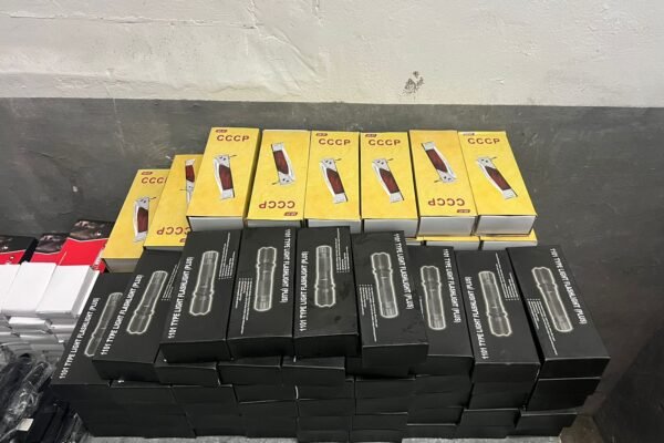 На кордоні затримали автобус, водій якого намагався перевезти чимало зброї та набоїв (ФОТО)