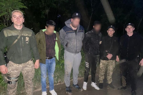 Хотіли дістатися Словаччини: Двох громадян Індії та одного іракця затримали прикордонники Чопського загону