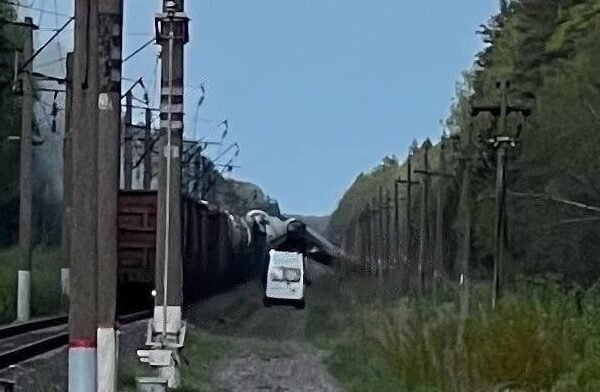 На Брянщині пустили під укіс черговий ешелон і атакували безпілотниками військовий аеродром (ВІДЕО)