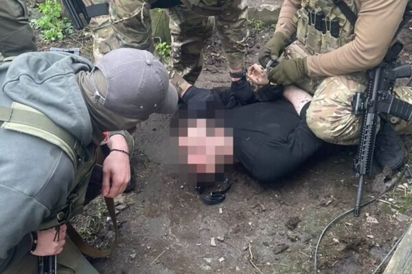 СБУ затримала ворожого агента, який передавав росіянам розвіддані про оборону Києва (ФОТО)