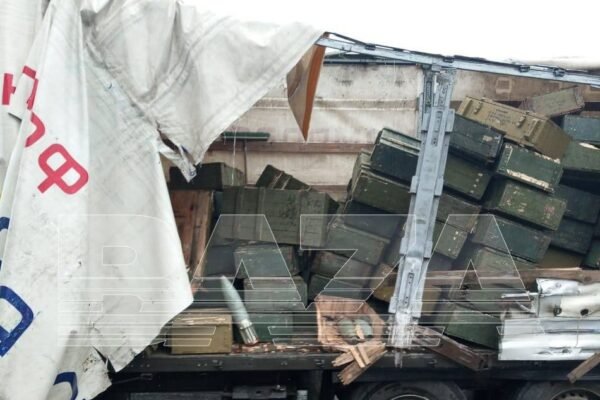 Снаряди розкидало на дорозі: На Росії вантажівка з боєприпасами зіштовхнулася із цистерною з паливом (ФОТО)