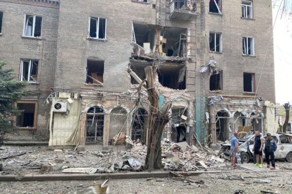 Дві людини загинули: Росіяни завдали масований удар по Костянтинівці (ФОТО)