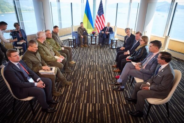 Зеленський поговорив з Байденом про гарантії безпеки України до вступу в НАТО