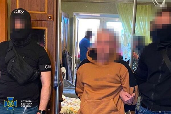 У Миколаєві затримали інформатора рф, який шпигував за позиціями ЗСУ (ФОТО)