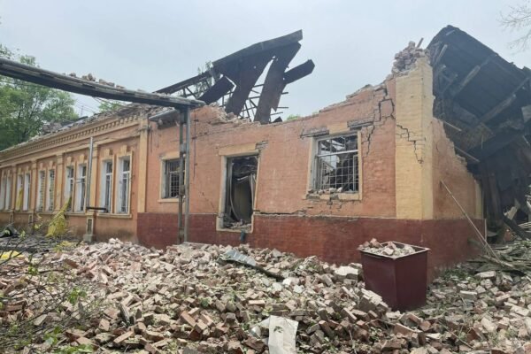 Росіяни скинули фугасну авіабомбу на Нью-Йорк на Донеччині (ФОТО)