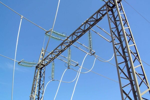 На Сумщині та Херсонщині російські обстріли пошкодили розподільні мережі