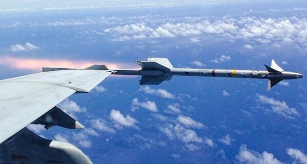 Канада передасть Україні протиповітряні ракети AIM-9