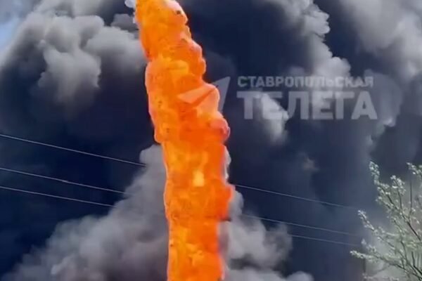 Вибух і пожежа: На Росії біля бетонного заводу під Ставрополем палає паливний склад (ВІДЕО)