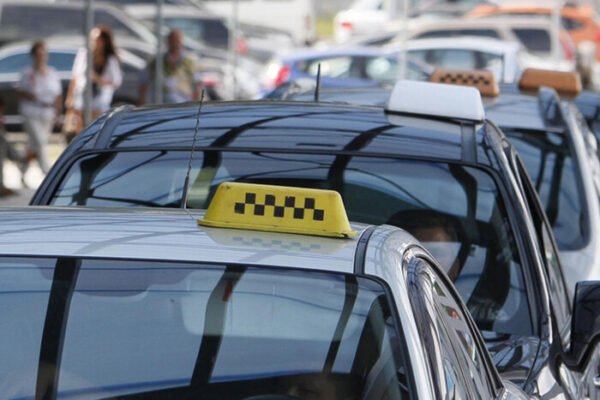 У Запорізькій області окупанти змушують таксистів шпигувати за місцевими, – ЦНС