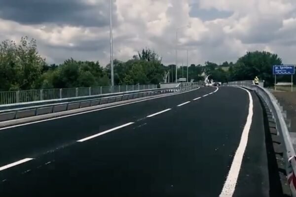На Київщині відкрили новий міст через річку Ірпінь: відновлено сполучення між столицею і Фастовом (ВІДЕО)