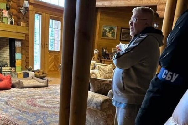 Бізнес-партнер Коломойського в день початку війни отримав від “Укртатнафти” 600 млн грн на рахунок своєї фірми