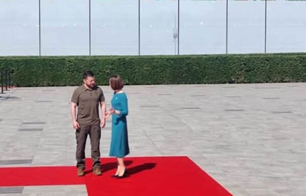 Президент Зеленський поїхав на саміт до Молдови