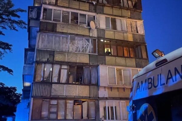 Уламки збитих над Києвом ракет принесли багато жертв та руйнувань. В КМВА оприлюднили наслідки (ФОТО)