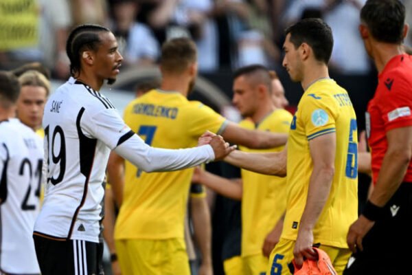 Як у Німеччині під час футбольного матчу трибуни скандували “ЗСУ!” (ФОТО, ВІДЕО)