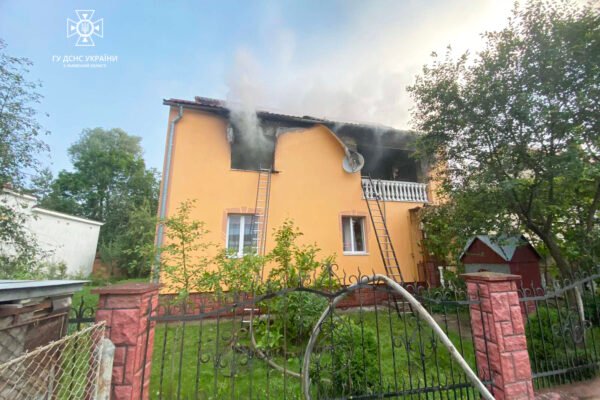 Смертельна пожежа на Львівщині: Вогонь забрав життя матері з дитиною (ФОТО)
