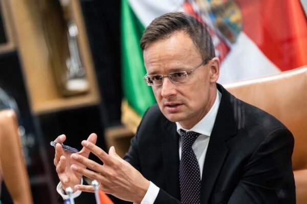 В Орбана заявили, що уряд Угорщини не звільняв з полону 11 українських воїнів, яких тримають в ізоляції