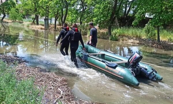 Рятувальна операція у Херсоні: влада звернулася до волонтерів