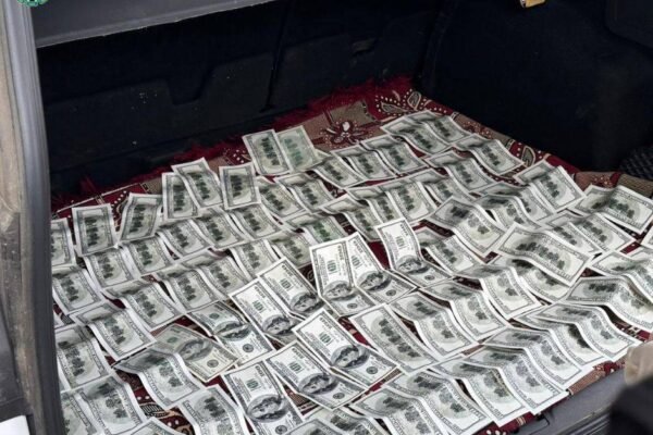 На Хмельниччині затримали керівника ГО, що за 16,5 тис. доларів обіцяв вплинути на лікарів ВЛК та МСЕК (ФОТО)