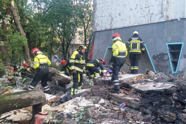Під завалами багатоповерхівки у Києві ще можуть бути люди, – КМВА