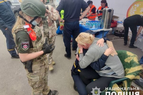 Внаслідок ракетного удару по Краматорську загинуло вже 10 людей. Рятувальна операція триває (ФОТО)